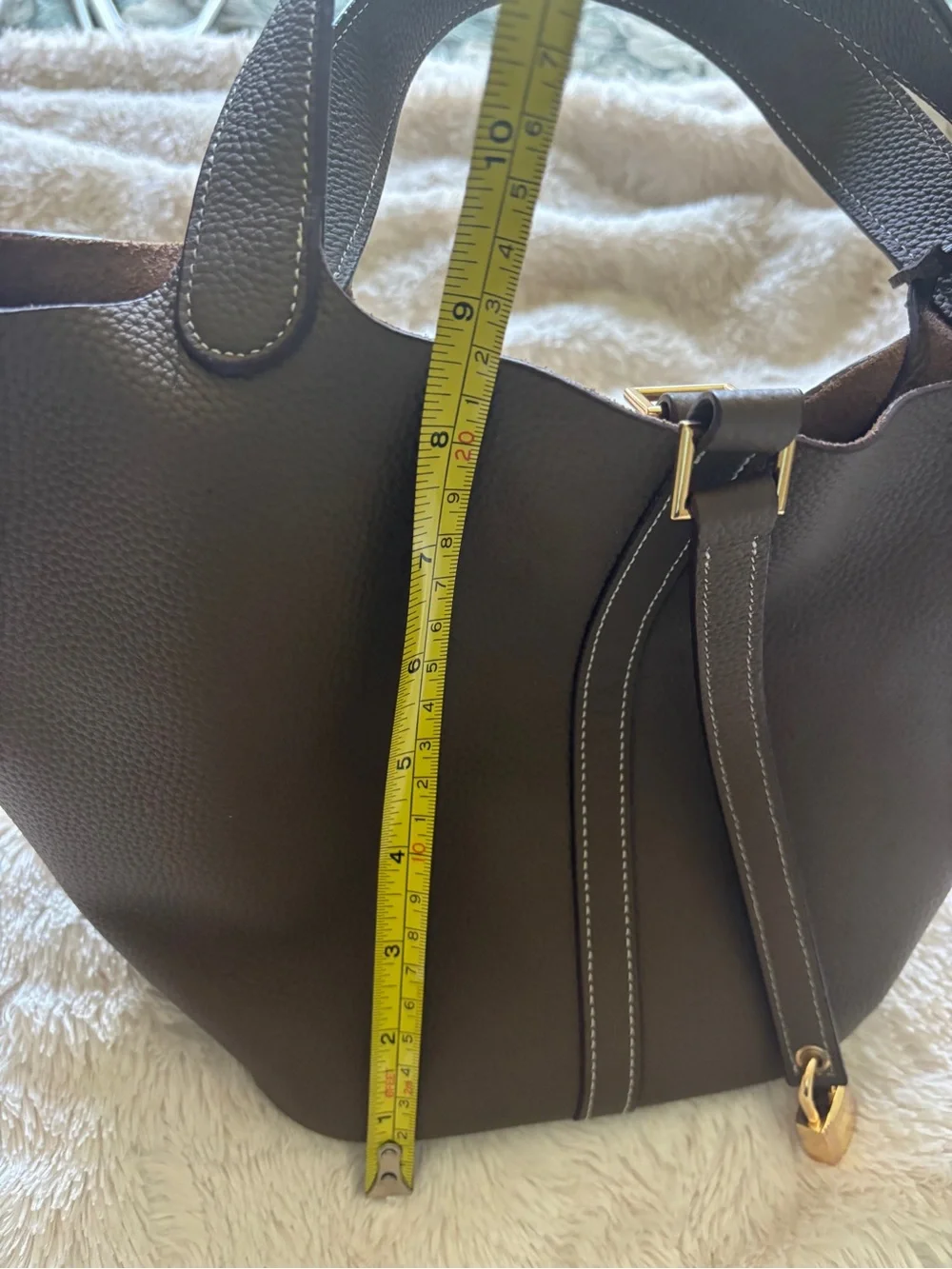 Structured luxury Taupe Pebbled Leather Tote with Gold Accent - Picture 5 of 10
